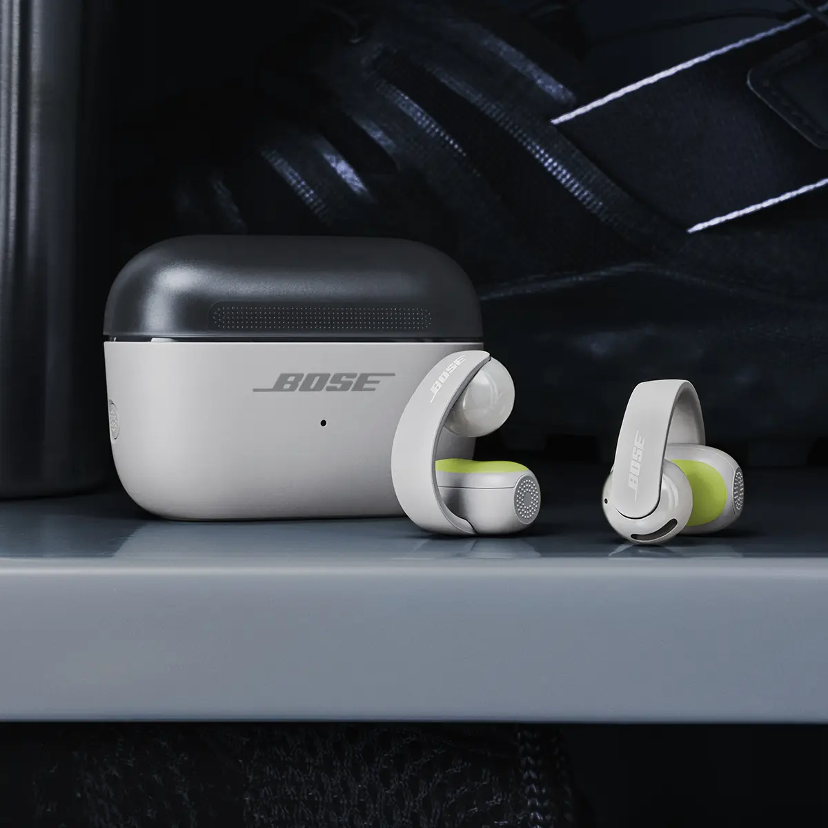 Tai nghe Bose Sport Open Earbuds và hộp sạc Tai nghe Bose Sport Open Earbuds và hộp sạc
