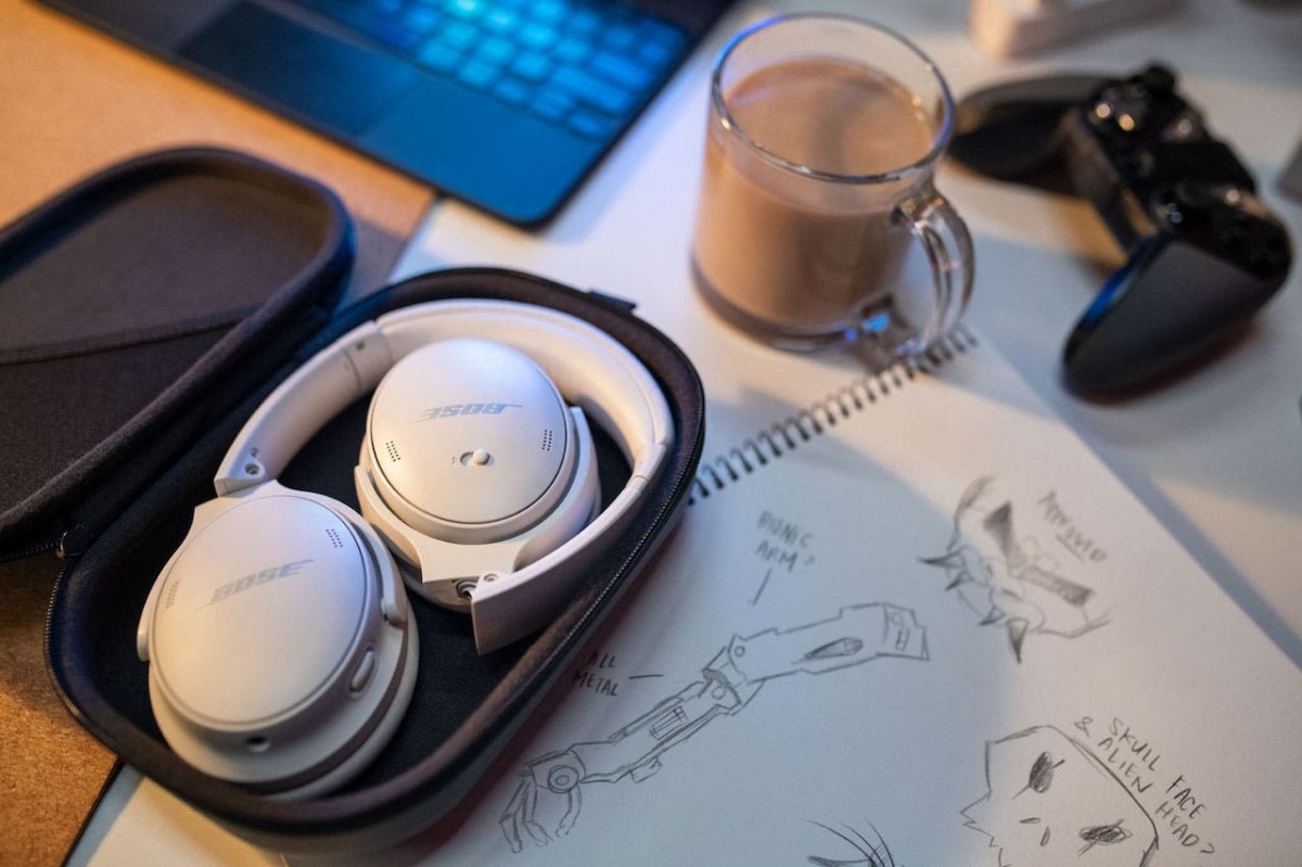 TAI NGHE CHỤP CHỐNG ỒN BOSE QUIETCOMFORT 45: QUÁ NHIỀU THAY ĐỔI TRONG THIẾT KẾ KINH ĐIỂN