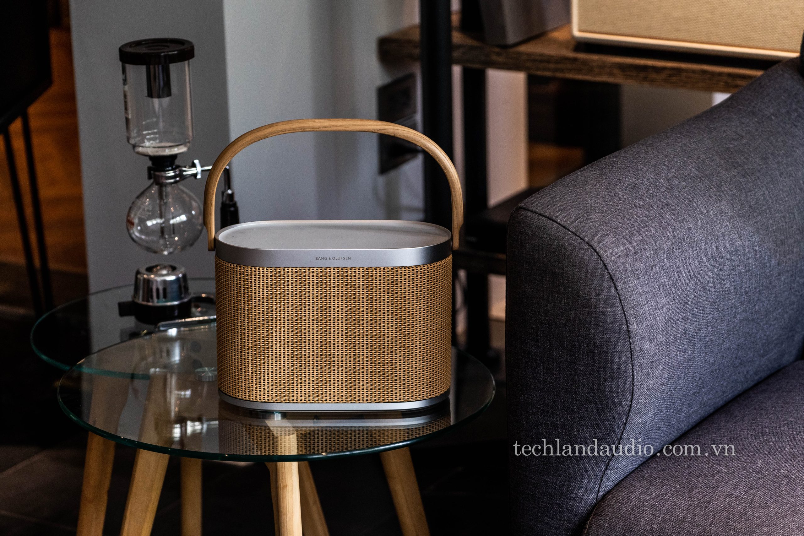 Trên tay và trải nghiệm loa di động cao cấp Beosound A5 đến từ Bang & Olufsen