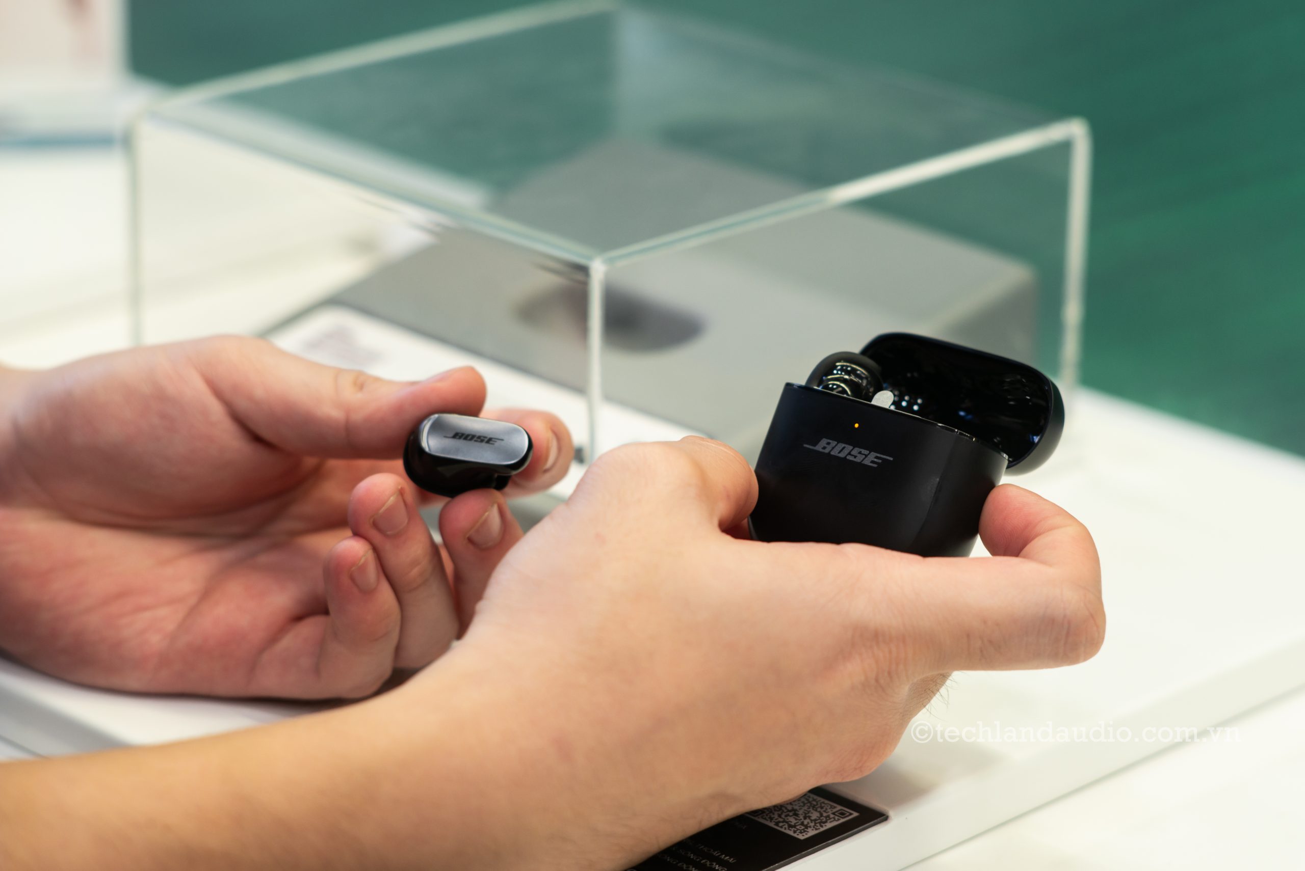 Tai nghe TrueWireless Bose Ultra Earbuds - Âm thanh không gian, chống ồn tốt nhất