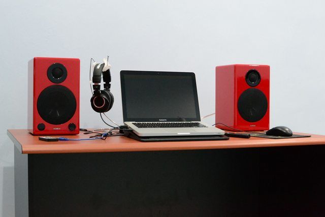 Loa Vi Tính Q Acoustics BT3